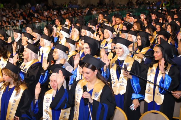 رئيس مجلس أمناء جامعة البترا يرعى اختتام احتفالات تخريج الفوج الثاني والثلاثين رئيس مجلس أمناء جامعة البترا يرعى اختتام احتفالات تخريج الفوج الثاني والثلاثين