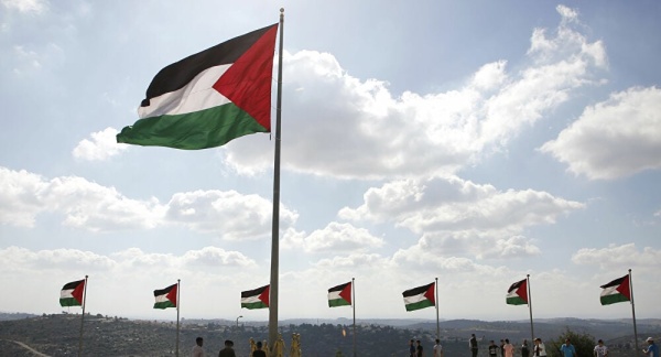 الاحتلال ينزل العلم الفلسطيني عن سارية مدرسة في الأغوار الشمالية