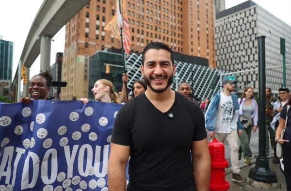 زلزال سياسي في ميشيغن عبد الرحمن السيد يفوز على أضخم إنفاق لـ أيباك زلزال سياسي في ميشيغن عبد الرحمن السيد يفوز على أضخم إنفاق لـ أيباك