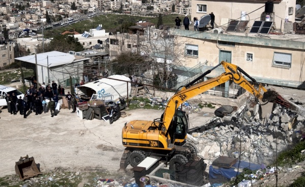 سلطات الاحتلال ت خطر أكثر من 70 عائلة في مدينة اللد بإخلاء منازلها تمهيدا لهدمها سلطات الاحتلال ت خطر أكثر من 70 عائلة في مدينة اللد بإخلاء منازلها تمهيدا لهدمها
