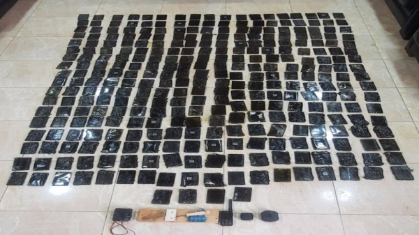الجيش يحبط محاولة تهريب كبيرة للمخدرات بوساطة بالونات موج هة الجيش يحبط محاولة تهريب كبيرة للمخدرات بوساطة بالونات موج هة