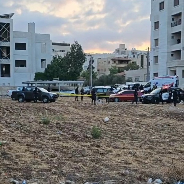 طوق أمني جنوب إربد بعد العثور على جثة مواطن داخل مركبته طوق أمني جنوب إربد بعد العثور على جثة مواطن داخل مركبته
