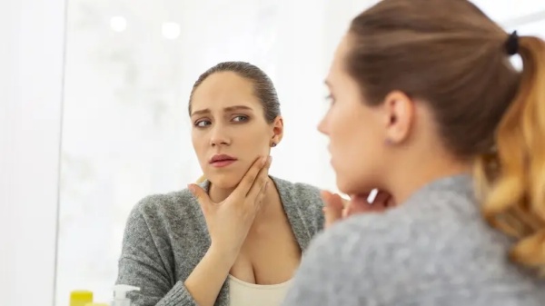 انتفاخ الوجه صباحا 5 أسباب لا علاقة لها بزيادة الوزن انتفاخ الوجه صباحا 5 أسباب لا علاقة لها بزيادة الوزن