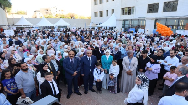وزير الصحة الوزارة ماضية في معالجة التحديات التي تواجه كوادرها وزير الصحة الوزارة ماضية في معالجة التحديات التي تواجه كوادرها