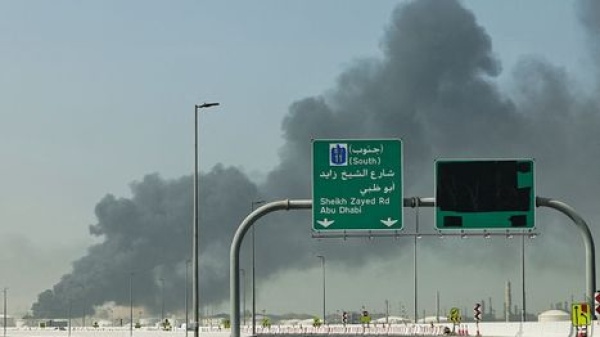 إيران تعلن قصف قاعدتي الظفرة والمنهاد في الإمارات بالمسي رات إيران تعلن قصف قاعدتي الظفرة والمنهاد في الإمارات بالمسي رات