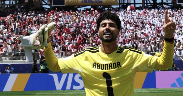 محمود أبو ندى حصدنا تعادلا ثمينا بعد أداء بطولي في الشوط الثاني أمام سويسرا محمود أبو ندى حصدنا تعادلا ثمينا بعد أداء بطولي في الشوط الثاني أمام سويسرا