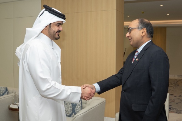 الشيخ جوعان بن حمد يبحث تعزيز التعاون الرياضي مع السفير الهندي الشيخ جوعان بن حمد يبحث تعزيز التعاون الرياضي مع السفير الهندي