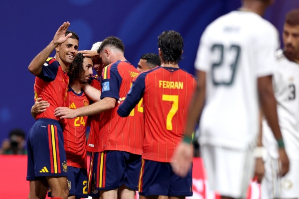المنتخب الإسباني يتجاوز نظيره السعودي برباعية نظيفة ويقترب من بلوغ الدور الثاني المنتخب الإسباني يتجاوز نظيره السعودي برباعية نظيفة ويقترب من بلوغ الدور الثاني