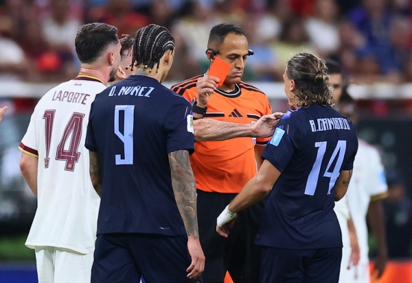 منتخب لا روخا يتأهل الى دور ال 32 بفارق أربع نقاط عن منتخب الرأس الأخضر