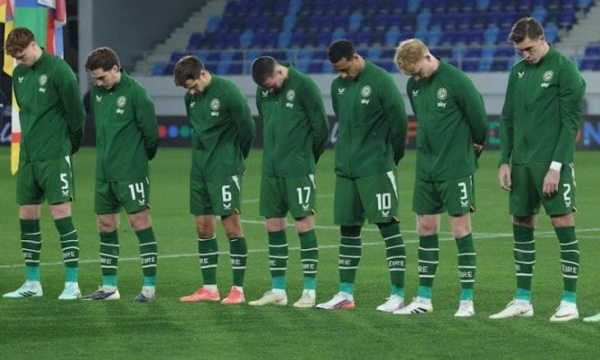 لاعبو أيرلندا يتضامنون مجدد ا مع غزة ويرفضون مصافحة لاعبي إسرائيل