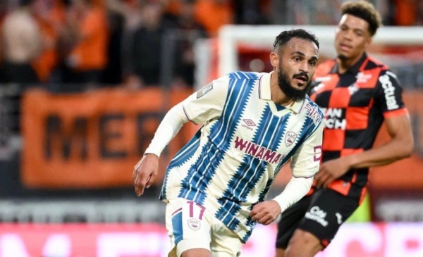 الجناح سفيان بوفال ينتقل إلى الدوري الليبي