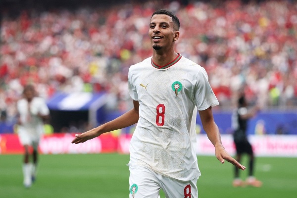 خلاف وحيد يفصل أوناحي عن الإنتقال إلى الدوري السعودي خلاف وحيد يفصل أوناحي عن الإنتقال إلى الدوري السعودي