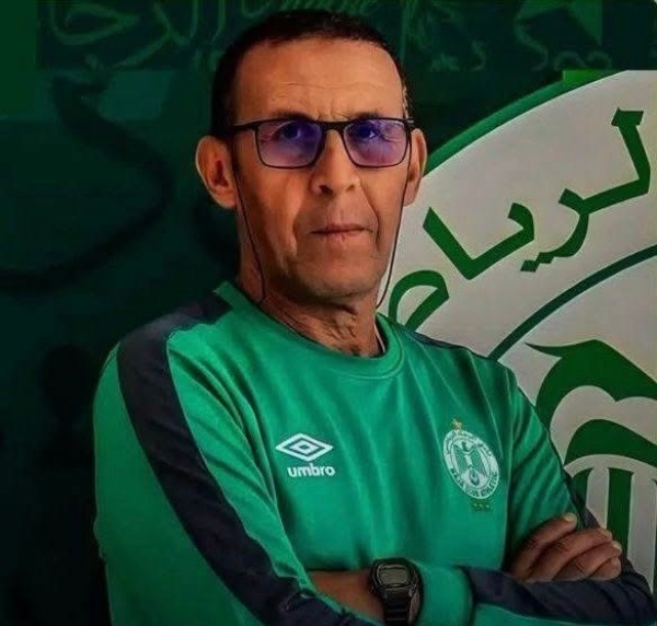 الرجاء الرياضي يتعاقد رسميا مع عابد أوبنعيسى الرجاء الرياضي يتعاقد رسميا مع عابد أوبنعيسى