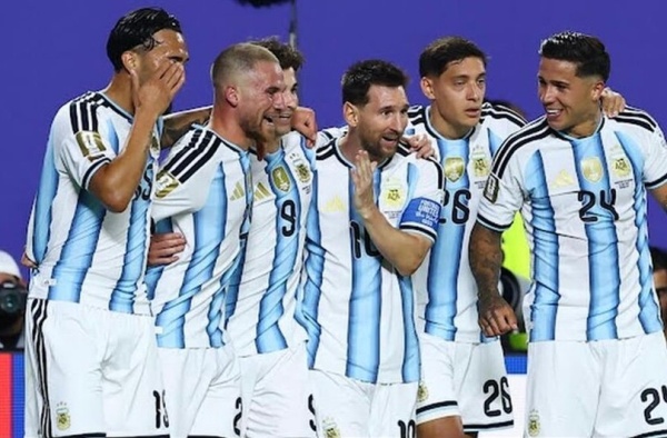 الأرجنتين تواجه إنجلترا في نصف نهائي مشتعل الأرجنتين تواجه إنجلترا في نصف نهائي مشتعل