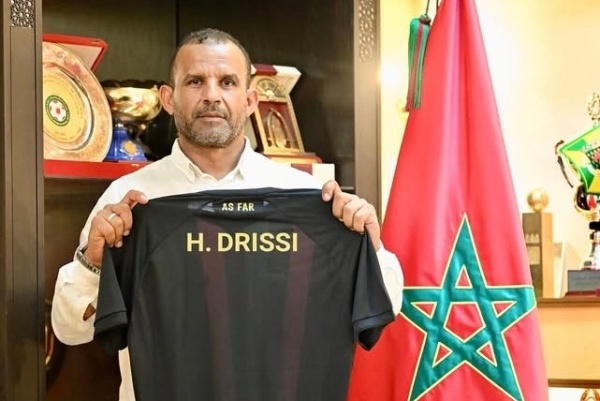 هشام الإدريسي يتولى رسميا تدريب الجيش الملكي هشام الإدريسي يتولى رسميا تدريب الجيش الملكي