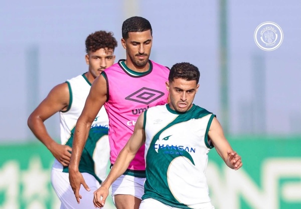 الرجاء يلغي معسكر البرتغال ويكتفي بالسفر إلى أكادير الرجاء يلغي معسكر البرتغال ويكتفي بالسفر إلى أكادير
