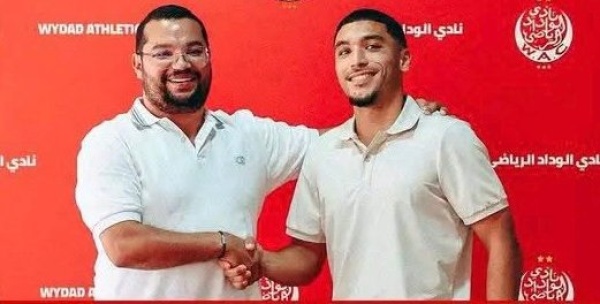 الوداد يعلن رسميا ضم اللاعب سفيان هيتلي بعقد لموسمين الوداد يعلن رسميا ضم اللاعب سفيان هيتلي بعقد لموسمين