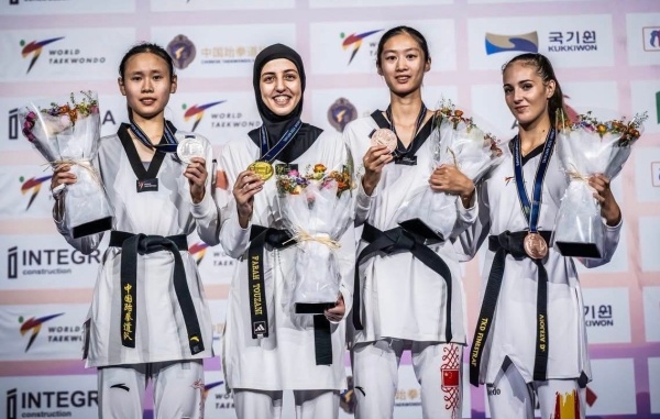 فرح التوزاني تمنح المغرب ذهبية عالمية في التايكوندو فرح التوزاني تمنح المغرب ذهبية عالمية في التايكوندو