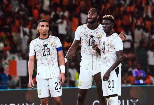 لاعبو منتخب غانا يرفضون السفر إلى المغرب ويعرقلون تنظيم المباراة لاعبو منتخب غانا يرفضون السفر إلى المغرب ويعرقلون تنظيم المباراة