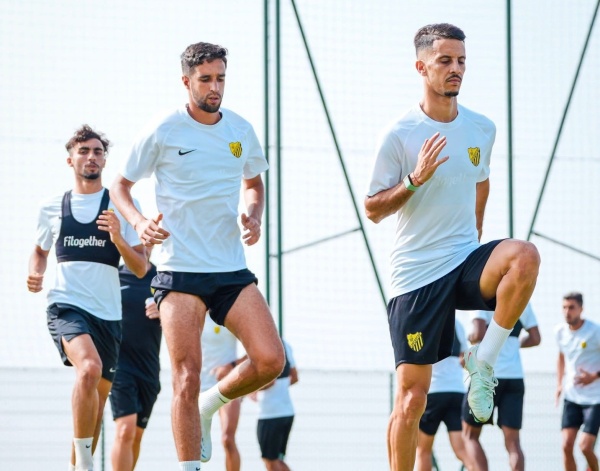 المغرب الفاسي يواصل تدريباته استعدادا لمواجهة رحيمو البوركينابي المغرب الفاسي يواصل تدريباته استعدادا لمواجهة رحيمو البوركينابي