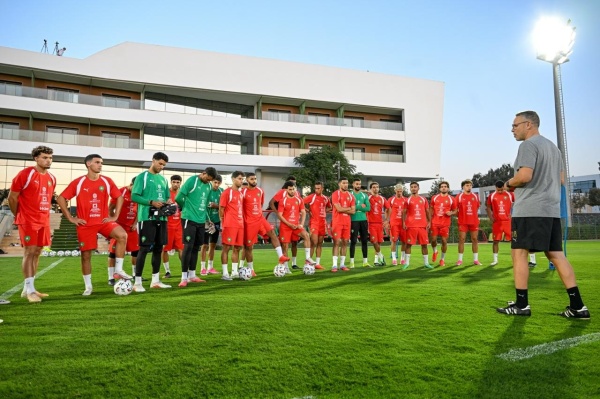المنتخب الوطني ينهي استعداداته اليوم لمواجهة نظيره الغابوني المنتخب الوطني ينهي استعداداته اليوم لمواجهة نظيره الغابوني