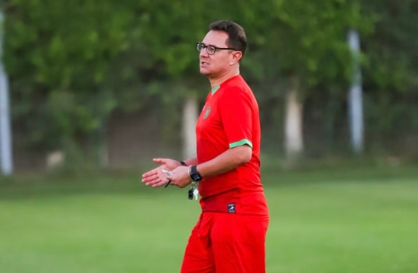 بنهاشم يعتذر لنادي الزمالك ويفضل الإستمرار في مودرن بنهاشم يعتذر لنادي الزمالك ويفضل الإستمرار في مودرن