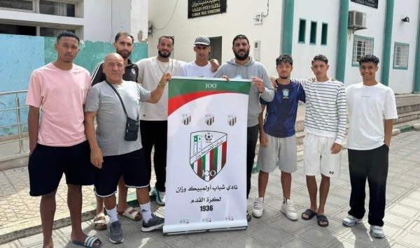 وقفة احتجاجية لأولمبيك وزان أمام الباشوية ورئيس النادي يلوح بالاستقالة وقفة احتجاجية لأولمبيك وزان أمام الباشوية ورئيس النادي يلوح بالاستقالة
