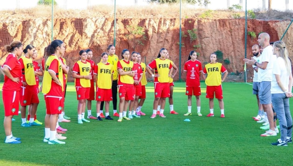 المنتخب الوطني يواصل تدريباته استعدادا للقاء نيوزيلندا المنتخب الوطني يواصل تدريباته استعدادا للقاء نيوزيلندا