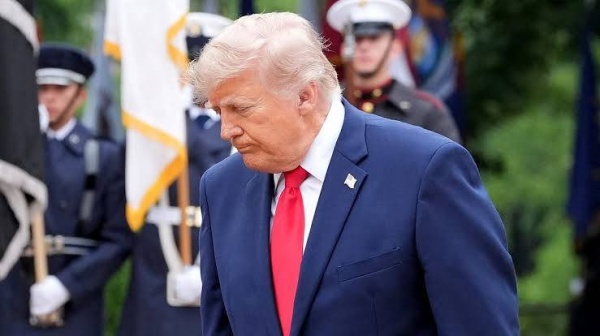 ترامب يعلن قرب انتهاء حرب إيران وطهران تحذ ر من تداعيات التصعيد ترامب يعلن قرب انتهاء حرب إيران وطهران تحذ ر من تداعيات التصعيد