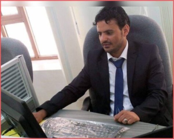 نقطة أمنية تحتجز صحفي في مدينة مأرب نقطة أمنية تحتجز صحفي في مدينة مأرب