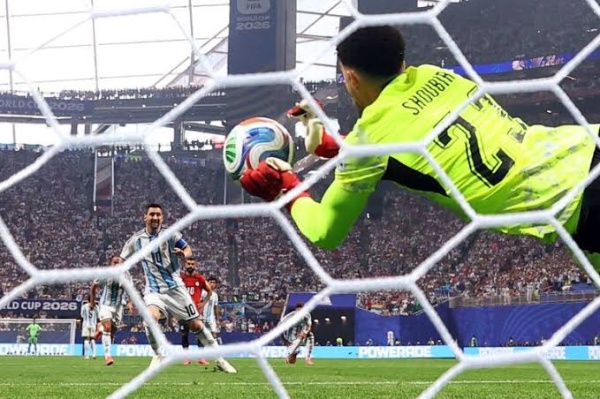 الاتحاد المصري يصدر بيان ا بشأن حكم مباراة مصر والأرجنتين