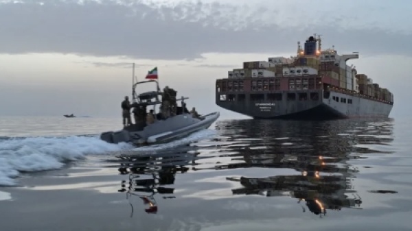 مضيق هرمز أكسيوس يكشف هجوما إيرانيا على سفن تجارية وهيئة بريطانية تعلن إصابة ناقلة نفط قبالة عمان