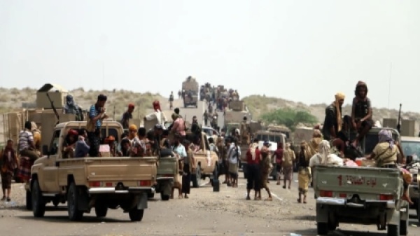 اليمن الحوثيون يهجرون عشرات الأسر في الحديدة ويحولون قرى إلى مواقع عسكرية اليمن الحوثيون يهجرون عشرات الأسر في الحديدة ويحولون قرى إلى مواقع عسكرية