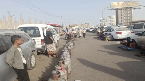 اليمن وزارة النفط ترجع أزمة الغاز إلى القطاعات القبلية وتعلن تدابير عاجلة لإعادة الانضباط اليمن وزارة النفط ترجع أزمة الغاز إلى القطاعات القبلية وتعلن تدابير عاجلة لإعادة الانضباط