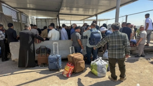 جيبوتي السلطات تقول إن نحو 1400 يمني وصلوا إليها فرار ا من المعارك قرب باب المندب جيبوتي السلطات تقول إن نحو 1400 يمني وصلوا إليها فرار ا من المعارك قرب باب المندب