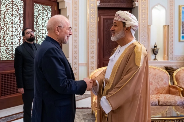 سلطان عمان يبحث مع الوفد الإيراني آخر تطورات المفاوضات بين طهران وواشنطن