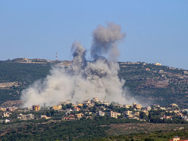 جيش العدو الإسرائيلي يفجر منازل ويطلق النار على بلدات في جنوب لبنان جيش العدو الإسرائيلي يفجر منازل ويطلق النار على بلدات في جنوب لبنان