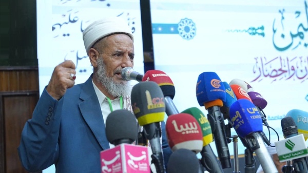 الشيخ عضابي وسام الحكمة يمانية مسؤولية قبل أن يكون شرفا الشيخ عضابي وسام الحكمة يمانية مسؤولية قبل أن يكون شرفا