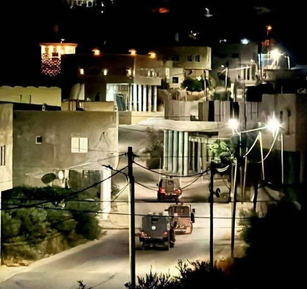 سوريا العدو الصهيوني يداهم قرية عابدين ويحتجز عدد من ابنائها سوريا العدو الصهيوني يداهم قرية عابدين ويحتجز عدد من ابنائها