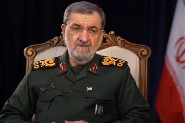 العميد رضائي يحذر من تصريحات الرئيس الأمريكي المتضاربة العميد رضائي يحذر من تصريحات الرئيس الأمريكي المتضاربة