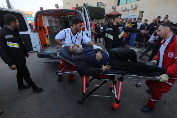 إصابة فلسطيني برصاص العدو الصهيوني وقصف مدفعي في مناطق متفرقة بغزة إصابة فلسطيني برصاص العدو الصهيوني وقصف مدفعي في مناطق متفرقة بغزة