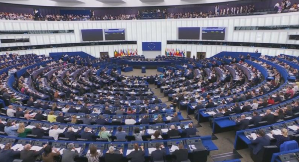 اليمين الإسباني يدفع داخل البرلمان الأوروبي نحو قرار ضد المغرب على خلفية أزمة سبتة اليمين الإسباني يدفع داخل البرلمان الأوروبي نحو قرار ضد المغرب على خلفية أزمة سبتة