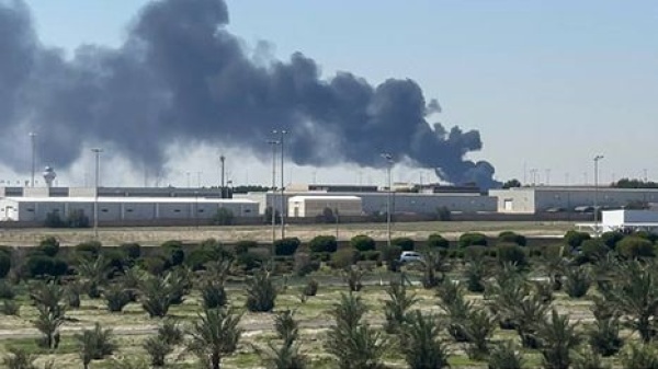 استئناف حركة الطيران في أجواء الكويت بعد توقف القصف الإيراني