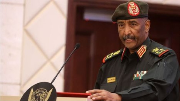البرهان يرفض الأجندات الخارجية ومئات السودانيين يعودون من مصر