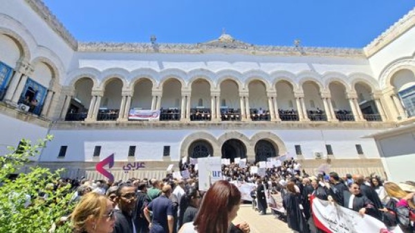 محامو تونس ينفذون إضرابا عاما بكافة المحاكم محامو تونس ينفذون إضرابا عاما بكافة المحاكم