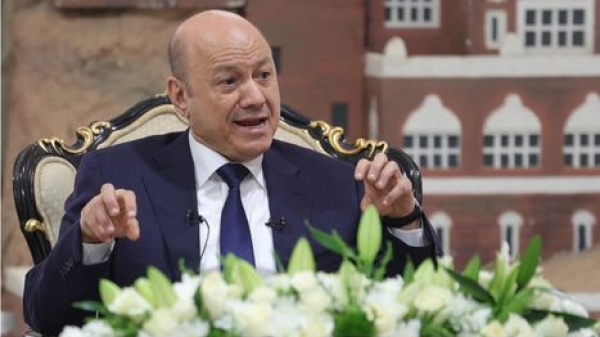 العليمي يعلن استئناف تصدير النفط اليمني بعد توقف منذ 2022 العليمي يعلن استئناف تصدير النفط اليمني بعد توقف منذ 2022