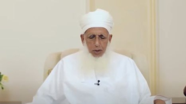 مفتي ع مان يؤيد مبادرة الأزهر بشأن تغليب الحوار لحقن الدماء