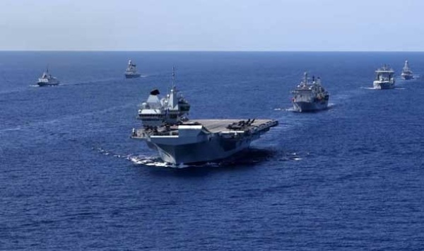البحرية البريطانية تعلن إصابة سفينة بمقذوف قبالة سواحل الإمارات وتحقيقات جارية في الحادث البحرية البريطانية تعلن إصابة سفينة بمقذوف قبالة سواحل الإمارات وتحقيقات جارية في الحادث
