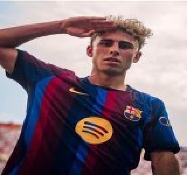 برشلونة يكتسح فالنسيا وينفرد بصدارة الدوري الإسباني برشلونة يكتسح فالنسيا وينفرد بصدارة الدوري الإسباني