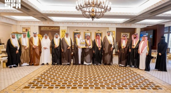 أمير القصيم يطلع على أهداف جمعية العقيلات للموروث الشعبي وبرامجها المستقبلية أمير القصيم يطلع على أهداف جمعية العقيلات للموروث الشعبي وبرامجها المستقبلية